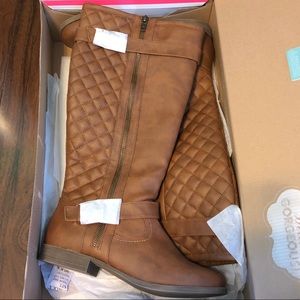 BRAND NEW WITH TAGS! brown boots!
